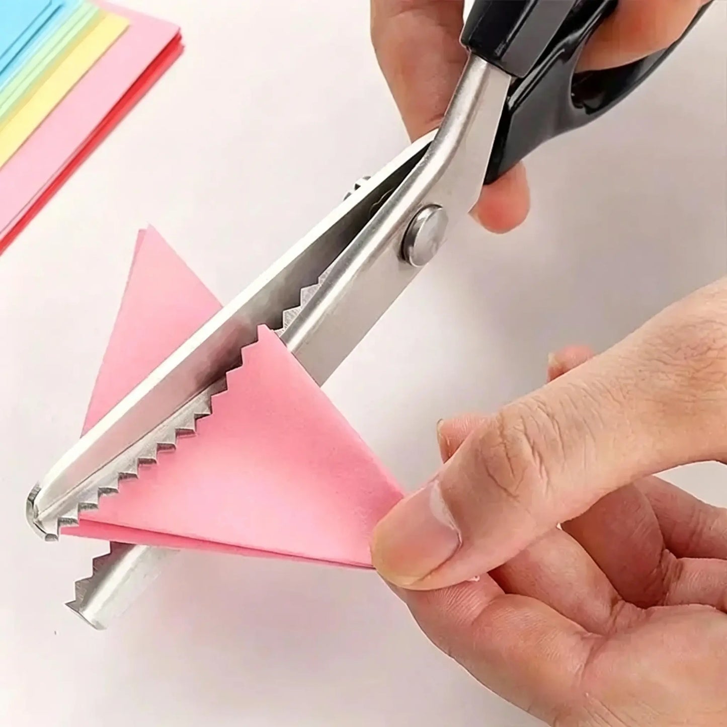 2 kusy za 22 €🔥Kúpte jeden, druhý dostanete zadarmo✂️ Profesionálne nožnice na cikcak - Nožnice na látku s ostrými zúbkovanými čepeľami