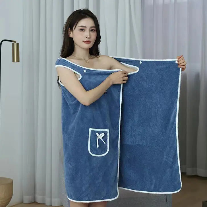 【80*145CM】🛀Dámska nositeľná sprchová sukňa pre väčšie veľkosti – bezpečný dizajn s 2 gombíkmi, super mäkký koralový flís a rýchloschnúca savosť – úplné krytie, ktoré drží na mieste, žiadne nepríjemné kvapky uteráka 🚿