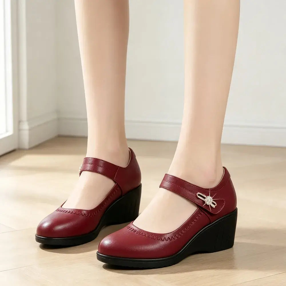 👠【Vysokokvalitná pravá koža】Elegantné topánky na platforme s klinovým podpätkom